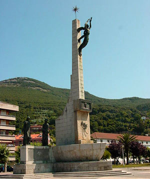 Carrero Blancoren omenezko monumentua Santoñan