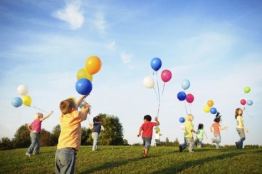 Children_Playing_with_Balloons_1_content