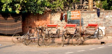 Delhi-ko tren geltokian