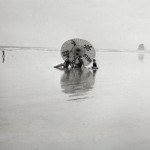 Jaques-Henri Lartigue "Véra, Bibi et Dani, Hendaye, août 1927"