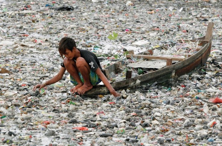 Plastikoaren kutsadurak ez ditu mugak ulertzen