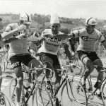 Riders eating spaghetti during a stage in 1966.