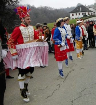 Urdiñarbeko maskarada euskal inautearen aitzindari