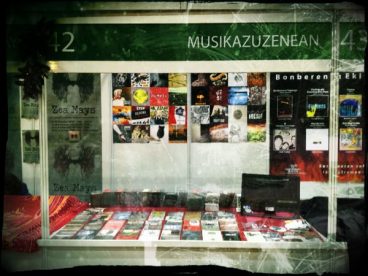 Musikazuzenean Durangoko Azokan, auto-ekoizpenez blai