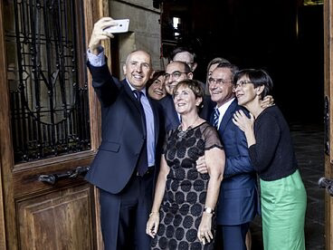 'Selfie'-en fenomenoa aztergai