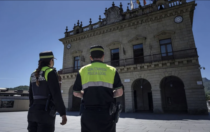 Udaltzaingoaren lan poltsarako ez da euskararen B2 maila behar, epaile baten arabera