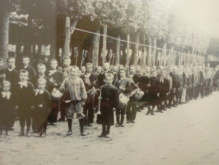 Frantziar ume militarrak (1890)