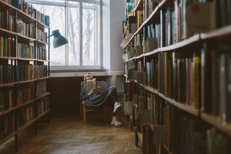 Literatura onak besteen lekuan jartzen laguntzen digu