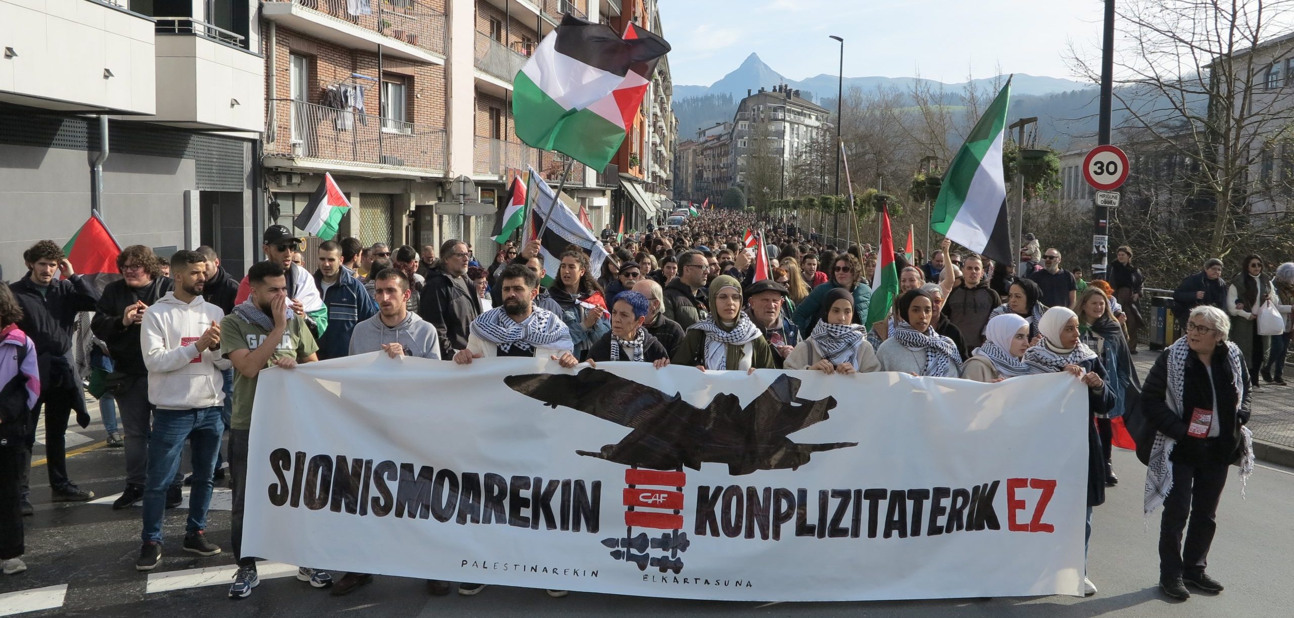 Sionismoarekin konplizitaterik ez! CAF Palestinatik kanpora!