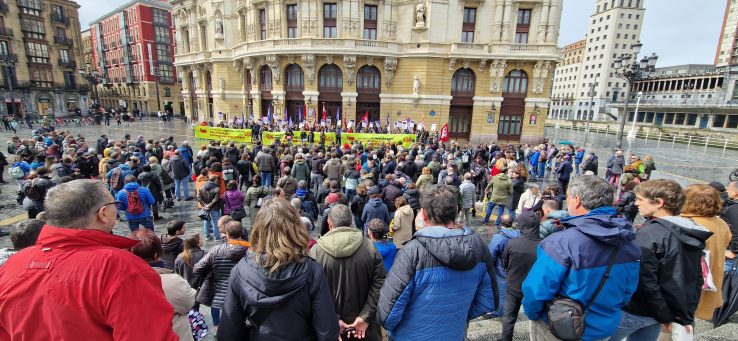 Politika publikoak eraldatu eta hemen erabakitzeko aldarria atera dugu kalera