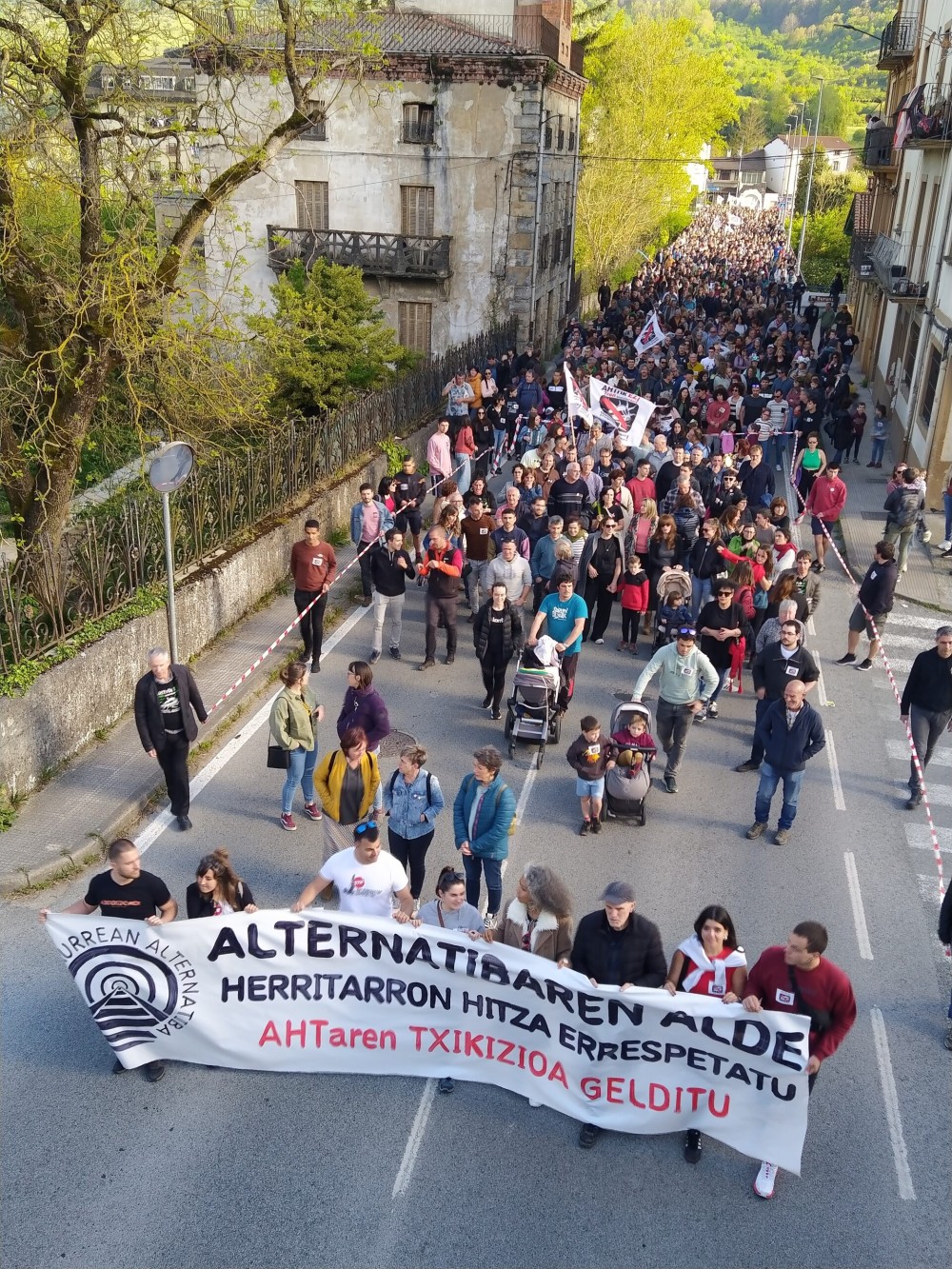 AHTaren aurka eta tren sozialaren alde