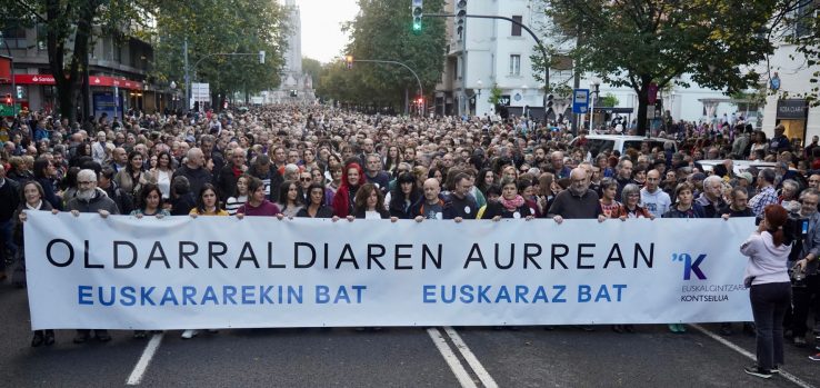 Azaroaren 4ko manifestaziotik urtebetera: Aurrerapausoak emateko garaia da