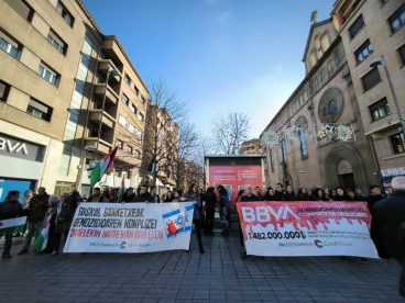 Karriketaratzeak Bilbon eta Iruñean, euskal bankuek Israelekin duten harremana salatzeko